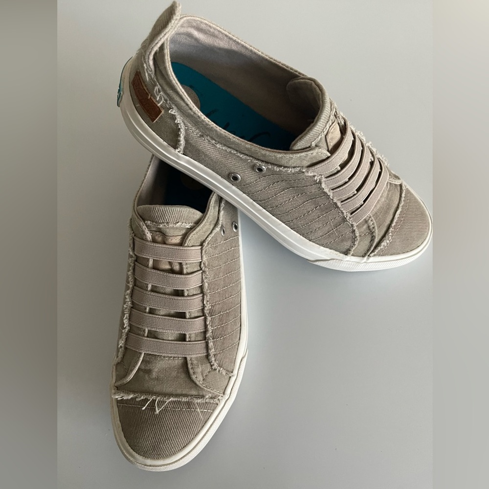 Blowfish slip on sneakers canvas material size 7